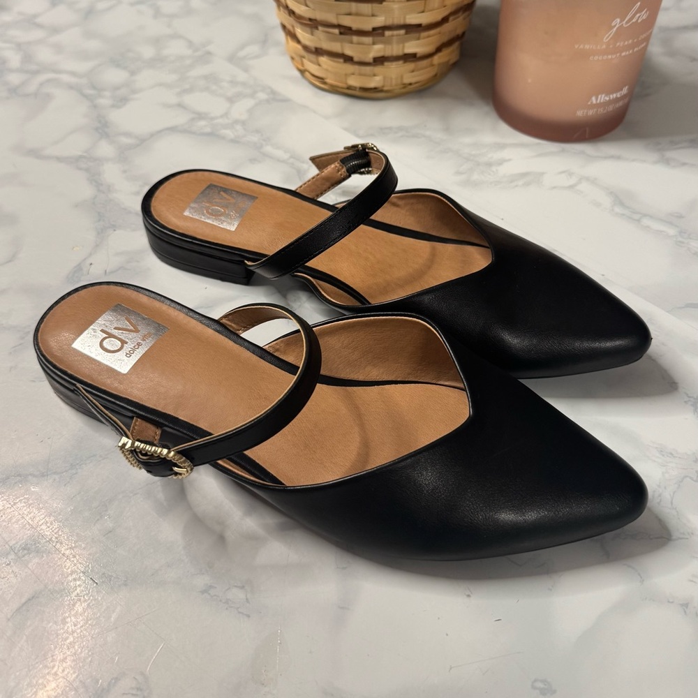 DV Women's Black Leather Flats with Strap